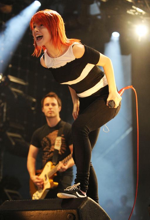 04047_HayleyWilliams_2010Radio1sBigWeekend_23rdMay_001_122_1132lo.jpg