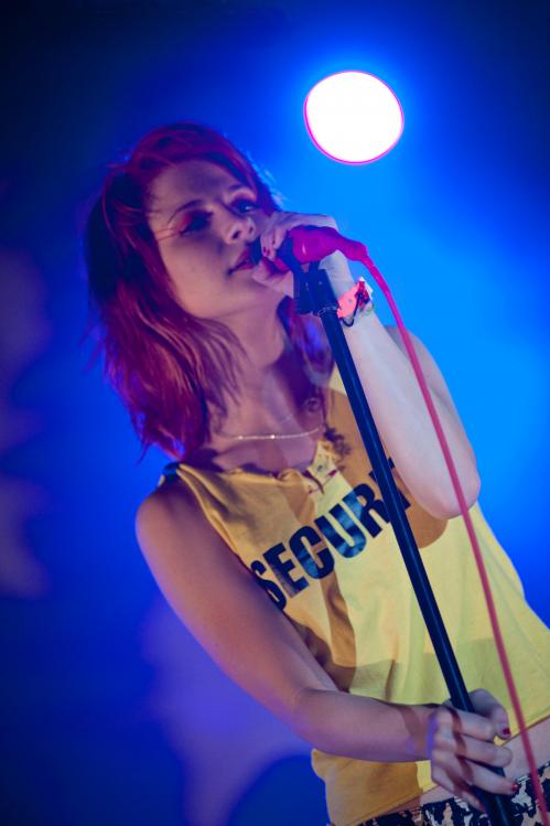 05047_HayleyWilliams_2010BamboozleMusicFestival_1stMay_005_122_465lo.jpg