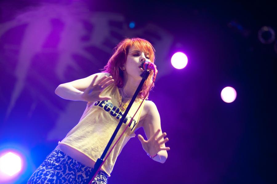 05161_HayleyWilliams_2010BamboozleMusicFestival_1stMay_009_122_532lo.jpg