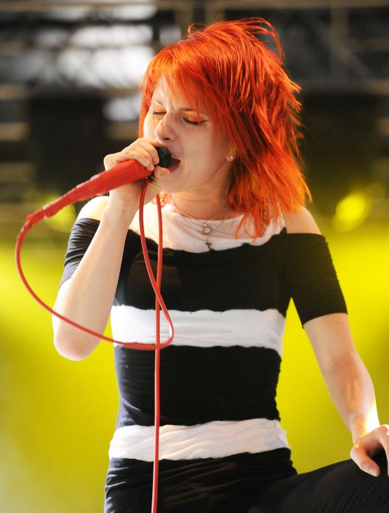 05401_HayleyWilliams_2010Radio1sBigWeekend_23rdMay_019_122_436lo.jpg