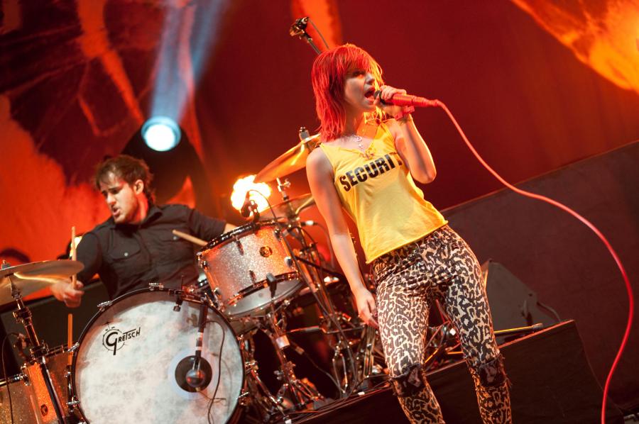 05951_HayleyWilliams_2010BamboozleMusicFestival_1stMay_007_122_360lo.jpg