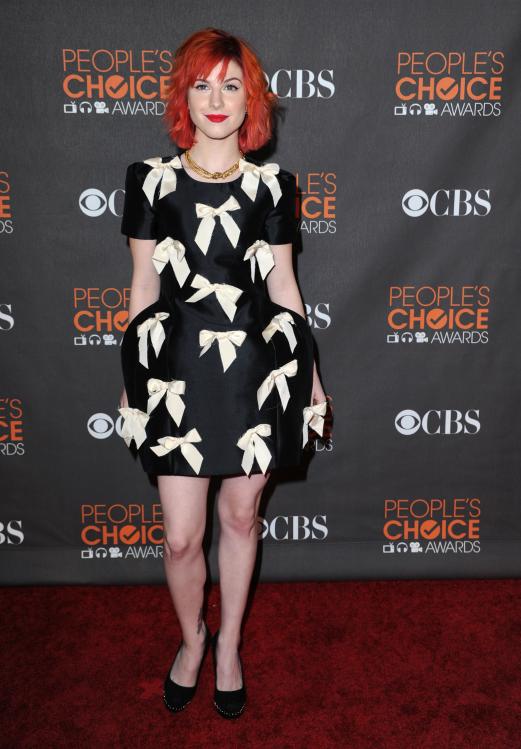 14538_HayleyWilliams_2010PeoplesChoiceAwards_6thJan_011_122_735lo.jpg