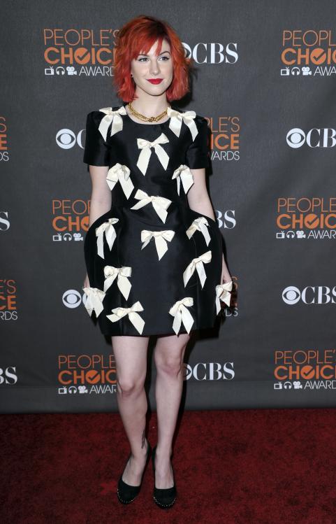 14577_HayleyWilliams_2010PeoplesChoiceAwards_6thJan_012_122_170lo.jpg