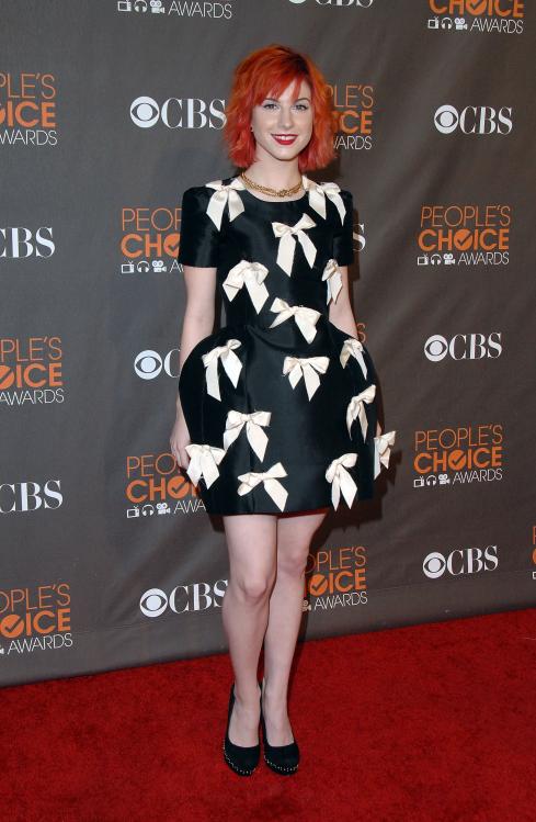 14674_HayleyWilliams_2010PeoplesChoiceAwards_6thJan_018_122_582lo.jpg