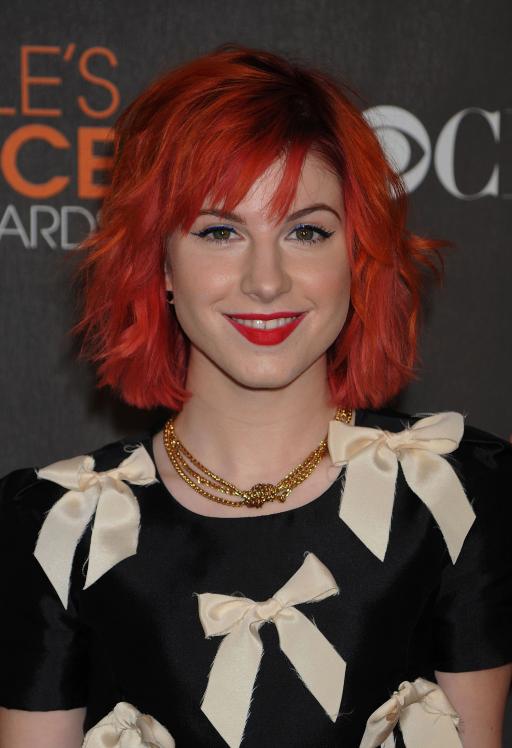 14777_HayleyWilliams_2010PeoplesChoiceAwards_6thJan_050_122_526lo.jpg