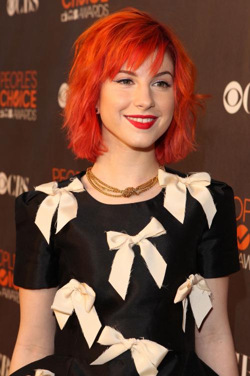 15127_HayleyWilliams_2010PeoplesChoiceAwards_6thJan_046_122_217lo.jpg