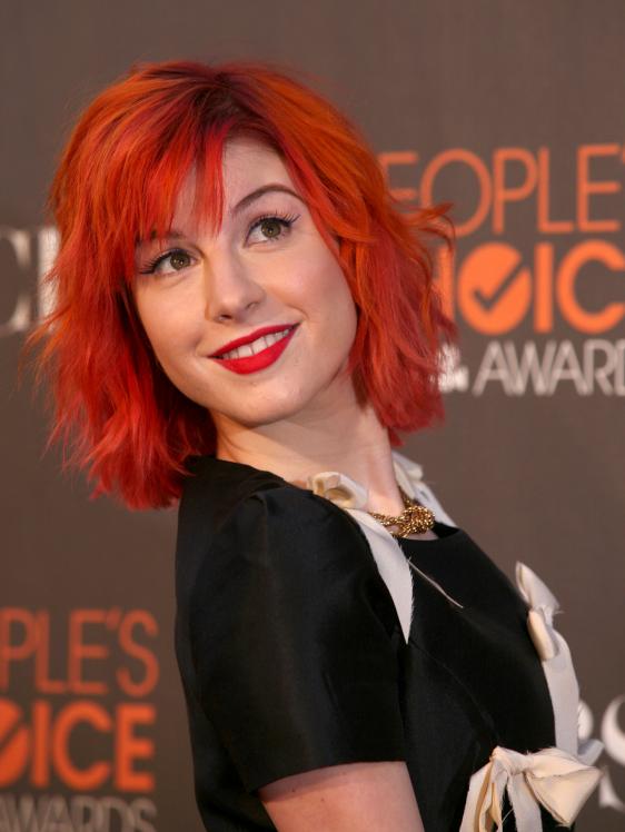 15150_HayleyWilliams_2010PeoplesChoiceAwards_6thJan_048_122_766lo.jpg