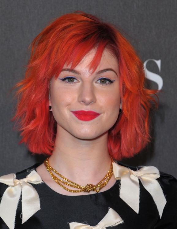 15272_HayleyWilliams_2010PeoplesChoiceAwards_6thJan_056_122_587lo.jpg