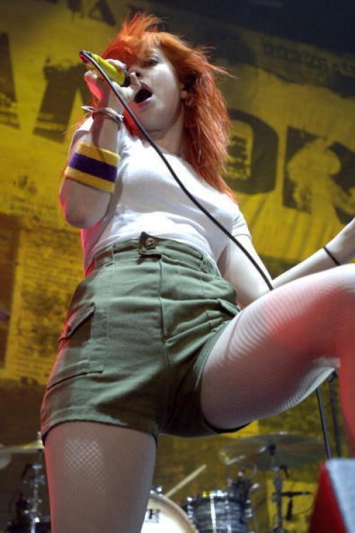 Hayley Williams clothed too much! - picture #48496.