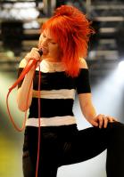 04339_HayleyWilliams_2010Radio1sBigWeekend_23rdMay_013_122_543lo.jpg