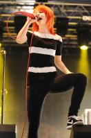 05166_HayleyWilliams_2010Radio1sBigWeekend_23rdMay_012_122_507lo.jpg