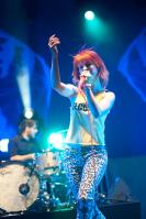 05808_HayleyWilliams_2010BamboozleMusicFestival_1stMay_003_122_136lo.jpg