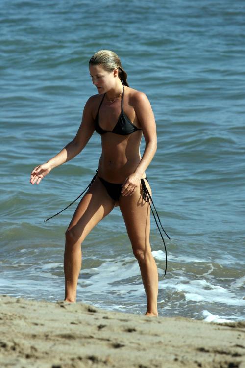 11H2KKC0K2_Ali_Larter_candid_bikini_pictures_10_.jpg