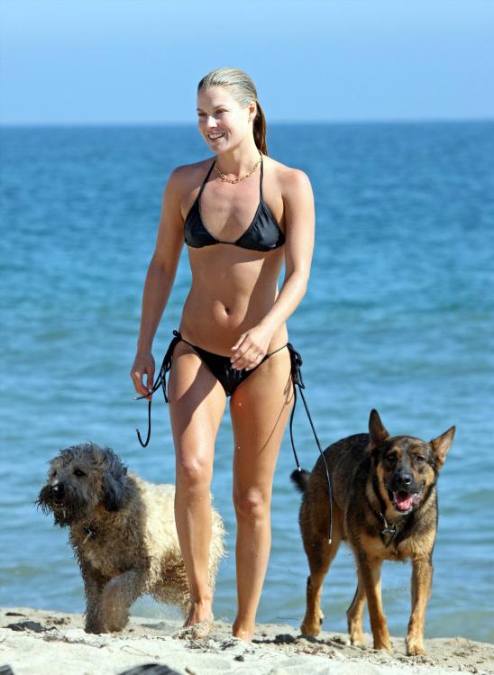 ASL5LZFXSS_Ali_Larter_candid_bikini_pictures_2_.jpg