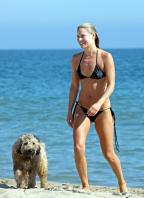 ML1JRSKEDQ_Ali_Larter_candid_bikini_pictures_9_.jpg