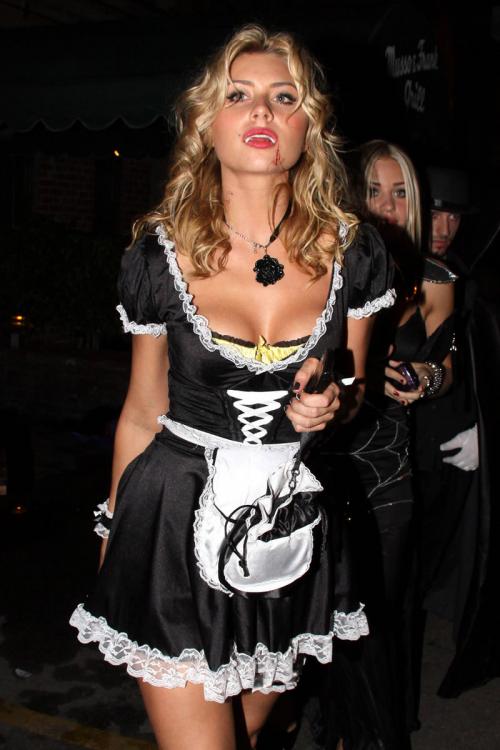 40187_gallery_enlarged_celebrity_costumes_halloween_571_122_688lo.jpg