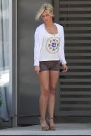 262110948_CU_Aly_Michalka_leaves_a_salon_in_West_Hollywood_01_122_585lo.jpg