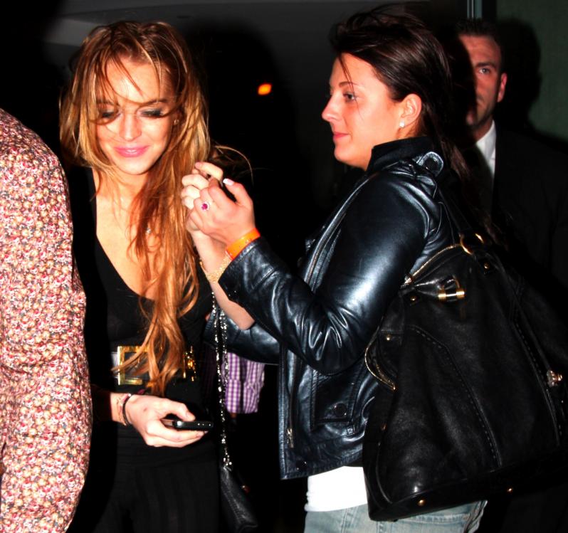 42393_lohan_leaving_gansevoort_club_002_122_803lo.jpg