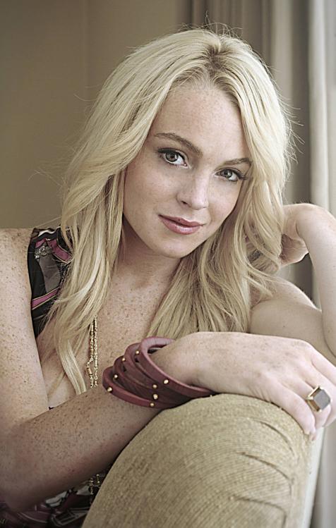 54102_Lindsay_Lohan_by_JC_Matsuura_425_122_782lo.jpg