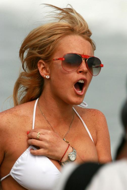 60980_lindsay-lohan-bikini-2-white-12_122_149lo.jpg