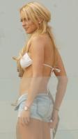 22700_lindsay-lohan-bikini-2-17_122_378lo.jpg