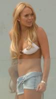 22707_lindsay-lohan-bikini-2-19_122_226lo.jpg