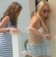 22851_lindsay-lohan-bikini-2-36_122_516lo.jpg