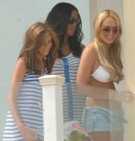 22884_lindsay-lohan-bikini-2-38_122_1152lo.jpg