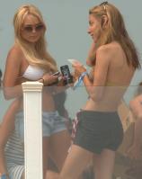 22931_lindsay-lohan-bikini-2-31_122_674lo.jpg