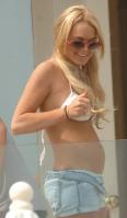 22964_lindsay-lohan-bikini-2-44_122_501lo.jpg