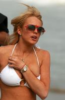 60972_lindsay-lohan-bikini-2-white-11_122_188lo.jpg