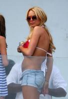 60991_lindsay-lohan-bikini-2-white-10_122_151lo.jpg