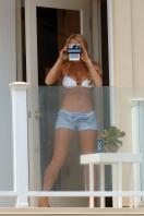 61359_lindsay-lohan-bikini-2-white-56_122_387lo.jpg