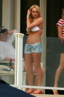 61433_lindsay-lohan-bikini-2-white-69_122_777lo.jpg