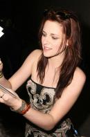 55088_82790-kristen-after-show-jimmy-04-122-_122_684lo.jpg