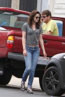 814840166_KristenStewart07142011OutinHollywood023l_122_468lo.jpg