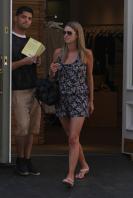 41654_NickyHilton_Shoppingcandids_Soho_020611_014_122_541lo.jpg