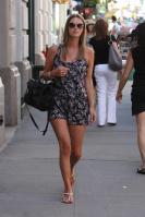 41810_NickyHilton_Shoppingcandids_Soho_020611_024_122_651lo.jpg