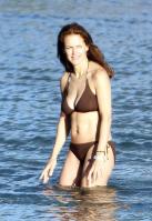 65742_kelly-preston-bikini-05_122_623lo.jpg