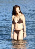 65748_kelly-preston-bikini-06_122_490lo.jpg