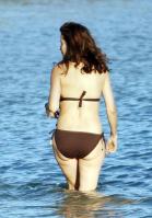 65935_kelly-preston-bikini-18_122_362lo.jpg