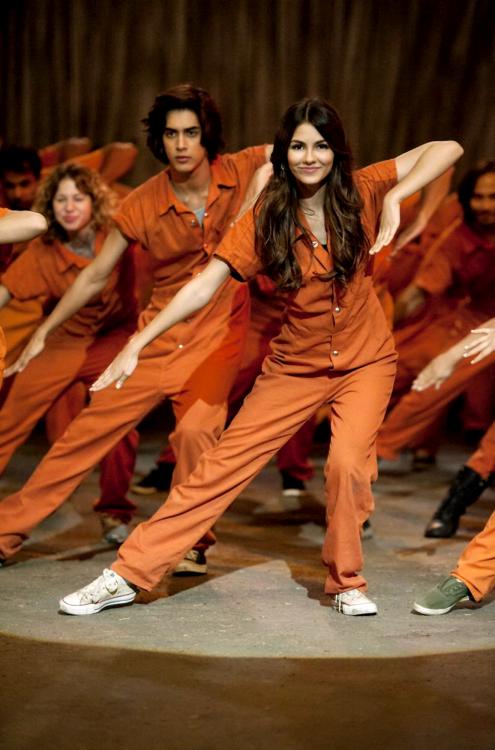 149564795_VictoriaJustice_Victorious_LockedUpnewstills_2011_004_122_410lo.jpg