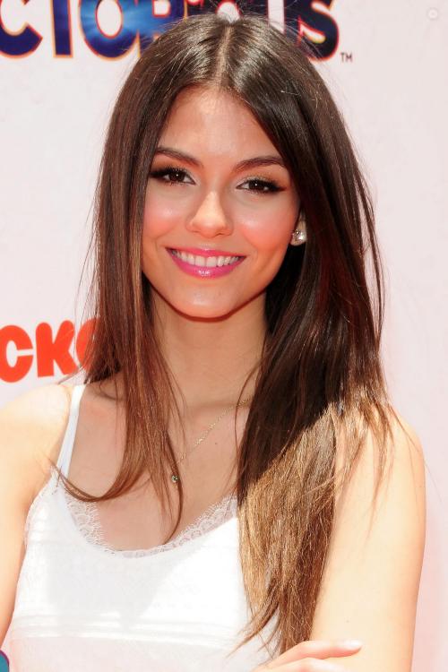 53624_VictoriaJustice_iPartywithVictoriousscreening_040611_018_122_510lo.jpg