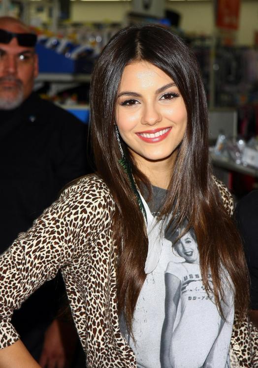 93752_VictoriaJustice_CDSigningWal_Mart_DuarteCalifornia_130811_312_122_160lo.jpg