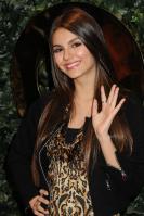 42496_VictoriaJustice_QVCRedCarpetStylePartyLA_Feb25th2011_015_122_443lo.jpg