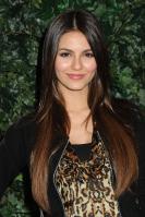 42511_VictoriaJustice_QVCRedCarpetStylePartyLA_Feb25th2011_016_122_145lo.jpg