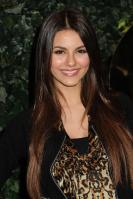 42876_VictoriaJustice_QVCRedCarpetStylePartyLA_Feb25th2011_019_122_408lo.jpg