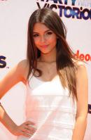 53592_VictoriaJustice_iPartywithVictoriousscreening_040611_017_122_578lo.jpg