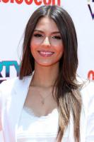 53619_VictoriaJustice_iPartywithVictoriousscreening_040611_019_122_568lo.jpg