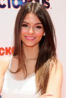 53624_VictoriaJustice_iPartywithVictoriousscreening_040611_018_122_510lo.jpg